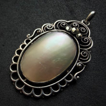 Load image into Gallery viewer, Jugendstil Anhänger 800 Silber Perlmutt Markasit alt antik c. 1920