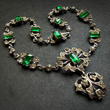 Lade das Bild in den Galerie-Viewer, Victorian Silber Collier Paste grün weiß Normandie Frankreich alt antik c. 1880 S