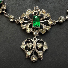 Lade das Bild in den Galerie-Viewer, Victorian Silber Collier Paste grün weiß Normandie Frankreich alt antik c. 1880 S