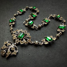 Lade das Bild in den Galerie-Viewer, Victorian Silber Collier Paste grün weiß Normandie Frankreich alt antik c. 1880 S