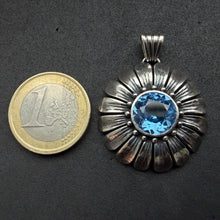 Load image into Gallery viewer, Jugendstil Anhänger 900 Silber Spinell blau Blume alt antik c. 1920