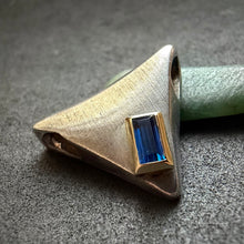 Load image into Gallery viewer, Moderner Designer Anhänger Sterling Silber 925 Saphir blau Goldfassung 8k 333 Gold