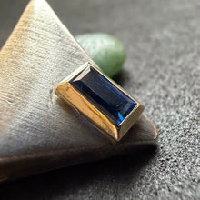 Load image into Gallery viewer, Moderner Designer Anhänger Sterling Silber 925 Saphir blau Goldfassung 8k 333 Gold