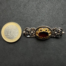 Lade das Bild in den Galerie-Viewer, Vintage Brosche 835 Silber Granat rot Tracht Silberschmiedearbeit alt
