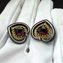 Load image into Gallery viewer, Vintage Granat Herz Ohrringe Ohrclips Sterling Silber 925 vergoldet Tracht Liebe