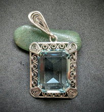 Lade das Bild in den Galerie-Viewer, Art Deco Jugendstil Anhänger Silber 835 blauer Stein