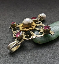 Lade das Bild in den Galerie-Viewer, Antiker Anhänger min 750 Silber Naturperlen Almandin Granat alt c. 1820