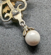 Lade das Bild in den Galerie-Viewer, Antiker Anhänger min 750 Silber Naturperlen Almandin Granat alt c. 1820