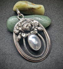 Lade das Bild in den Galerie-Viewer, Jugendstil Anhänger Silber 830 Perlmutt