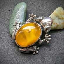 Lade das Bild in den Galerie-Viewer, Vintage Frosch Brosche Sterling Silber 925 Butterscotch Bernstein