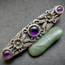 Lade das Bild in den Galerie-Viewer, Vintage Designer Brosche 835 Silber Amethyst floral Blumen alt