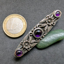 Lade das Bild in den Galerie-Viewer, Vintage Designer Brosche 835 Silber Amethyst floral Blumen alt