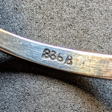 Lade das Bild in den Galerie-Viewer, Vintage Tracht Ring 835 Silber facettierter Granat alt RG 59/60 S