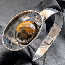Lade das Bild in den Galerie-Viewer, Vintage Armreif Christer Stenberg for Kaunis Koru 925 Silber Tigerauge Armband 1975 S