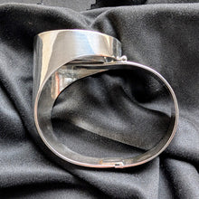 Lade das Bild in den Galerie-Viewer, Vintage Armreif Christer Stenberg for Kaunis Koru 925 Silber Tigerauge Armband 1975 S