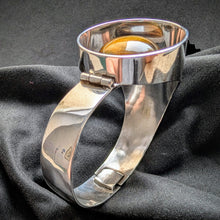 Lade das Bild in den Galerie-Viewer, Vintage Armreif Christer Stenberg for Kaunis Koru 925 Silber Tigerauge Armband 1975 S