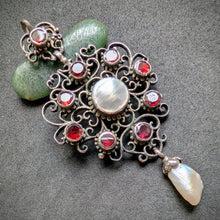 Lade das Bild in den Galerie-Viewer, Silber Anhänger Granat Perle Perlmutt alt antik c. 1840 S