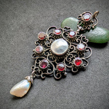 Lade das Bild in den Galerie-Viewer, Silber Anhänger Granat Perle Perlmutt alt antik c. 1840 S