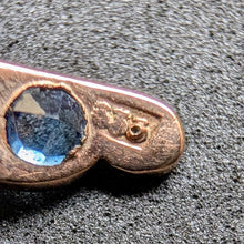 Lade das Bild in den Galerie-Viewer, Insekt Fliege Brosche 333 Gold Rubin Saphir Smaragd Barock Perle antik c. 1900 S