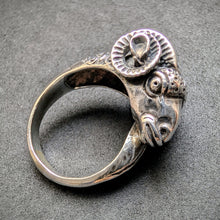 Lade das Bild in den Galerie-Viewer, Vintage Widder Ring 925 Silber Silberschmiedearbeit etruskischer Stil RG 59 S