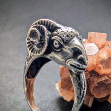 Lade das Bild in den Galerie-Viewer, Vintage Widder Ring 925 Silber Silberschmiedearbeit etruskischer Stil RG 59 S