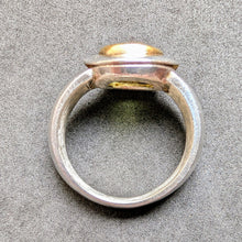 Lade das Bild in den Galerie-Viewer, Moderner Designer Ring Silber 750 Gold Peridot Silberschmiedearbeit RG 55/56 S