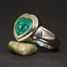 Lade das Bild in den Galerie-Viewer, Herz Ring 18k 750 Weißgold Smaragd Kolumbien 4,8 Carat Verlobungsring RG 54