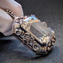 Lade das Bild in den Galerie-Viewer, Jugendstil Anhänger 835 Silber Bergkristall Silberschmiedearbeit antik c. 1920 S