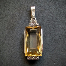 Lade das Bild in den Galerie-Viewer, Art Deco Anhänger 935 Silber Citrin Markasit alt antik c. 1920