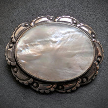 Lade das Bild in den Galerie-Viewer, Jugendstil Brosche 900 Silber RBH Rasmus Björn Halvordersen Perlmutt alt antik c. 1920