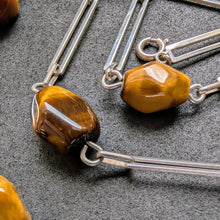 Lade das Bild in den Galerie-Viewer, Vintage Collier 835 Silber Tigerauge Silberschmiedearbeit Kette alt S