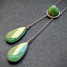 Lade das Bild in den Galerie-Viewer, Jugendstil Lavalliere Collier Silber grüner Quarz alt antik c. 1910 S