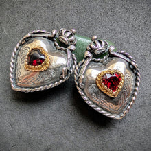 Lade das Bild in den Galerie-Viewer, Vintage Granat Ohrringe Ohrclips Krone Herz Silber teilvergoldet Tracht alt S
