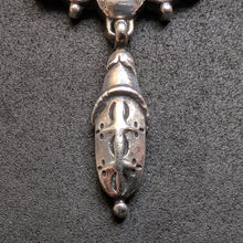 Lade das Bild in den Galerie-Viewer, Jugendstil Anhänger 935 Silber grüner Achat Emaille HR alt antik c. 1910 S