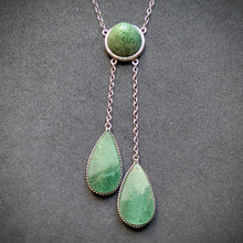 Lade das Bild in den Galerie-Viewer, Jugendstil Lavalliere Collier Silber grüner Quarz alt antik c. 1910 S