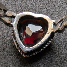 Lade das Bild in den Galerie-Viewer, Vintage Tracht Ring Herz Granat 835 Silber Silberschmiedearbeit alt RG 53 S
