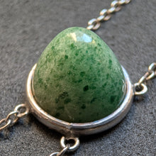Lade das Bild in den Galerie-Viewer, Jugendstil Lavalliere Collier Silber grüner Quarz alt antik c. 1910 S