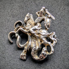 Lade das Bild in den Galerie-Viewer, Tracht Brosche 800 Silber Heiliger Georg der Drachentöter Pferd alt S