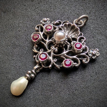Load image into Gallery viewer, Antiker Neorenaissance Silber Anhänger Rubin Perle floral alt c. 1860 S