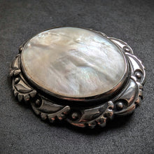 Lade das Bild in den Galerie-Viewer, Jugendstil Brosche 900 Silber RBH Rasmus Björn Halvordersen Perlmutt alt antik c. 1920