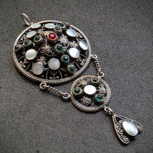 Lade das Bild in den Galerie-Viewer, Neorenaissance Anhänger versilbert Perlmutt dreiteilig alt antik c. 1880 S