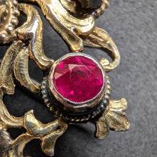 Lade das Bild in den Galerie-Viewer, Neorenaissance Silber Brosche Rubin Perle Perlmutt floral alt antik c. 1870 S