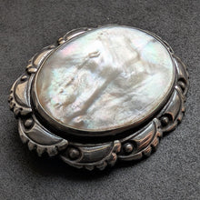 Lade das Bild in den Galerie-Viewer, Jugendstil Brosche 900 Silber RBH Rasmus Björn Halvordersen Perlmutt alt antik c. 1920