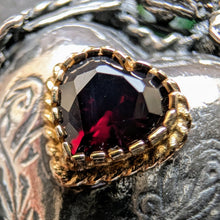 Lade das Bild in den Galerie-Viewer, Vintage Granat Ohrringe Ohrclips Krone Herz Silber teilvergoldet Tracht alt S