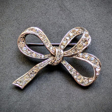Lade das Bild in den Galerie-Viewer, Jugendstil Brosche 835 Silber Schleife Paste Silberschmiedearbeit alt c. 1920 S