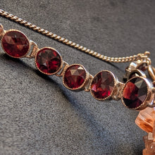 Lade das Bild in den Galerie-Viewer, Granat Armband Tombak vierblättriges Kleeblatt Glück alt antik c. 1900 S