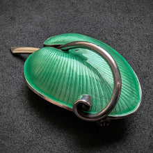 Lade das Bild in den Galerie-Viewer, Vintage Emaille Blatt Brosche Volmer Bahner Denmark VB Sterling Silber 925 alt S