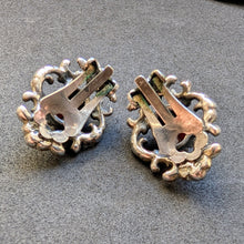 Lade das Bild in den Galerie-Viewer, Tracht Ohrringe Ohrclips 925 Silber Granat BS Bartel & Sohn S
