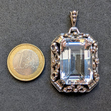 Lade das Bild in den Galerie-Viewer, Jugendstil Anhänger 835 Silber Bergkristall Silberschmiedearbeit antik c. 1920 S