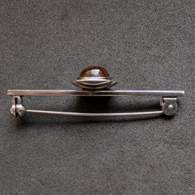 Lade das Bild in den Galerie-Viewer, Vintage Brosche NE From Denmark 925 Silber Bernstein Silberschmiedearbeit alt S